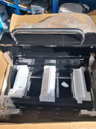 Barbacoa híbrida de 4 quemadores con 2 bandejas