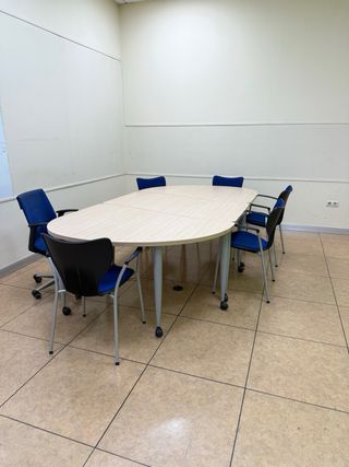 MESAS MODULARES DIVISIBLES PARA AULAS, REUNIONES.