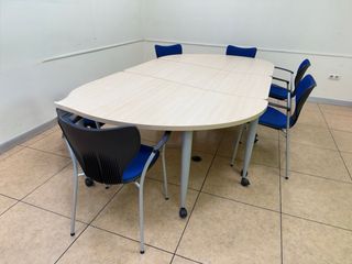 MESAS MODULARES DIVISIBLES PARA AULAS, REUNIONES.
