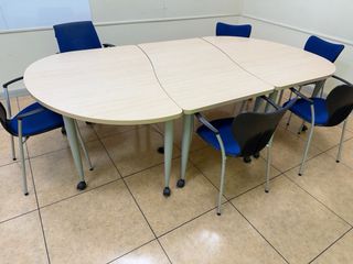 MESAS MODULARES DIVISIBLES PARA AULAS, REUNIONES.