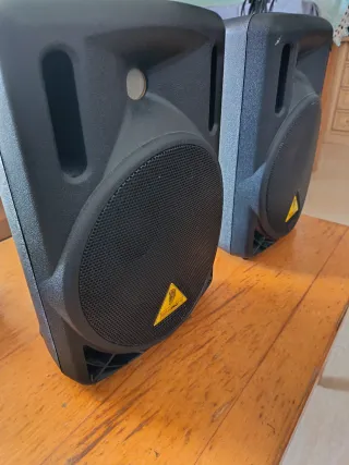 Altavoces Behringer B208D