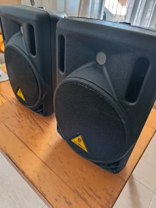 Altavoces Behringer B208D