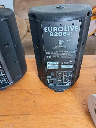 Altavoces Behringer B208D
