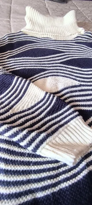 Jersey cuello alto rayas azul y blanco