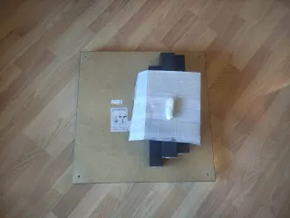 Mesa Ikea cuadrada madera y plástico