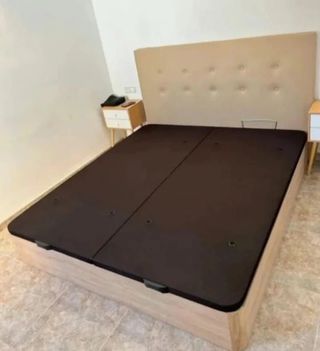 Canapé cama marrón y colchón