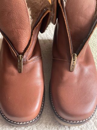 Botas de piel forradas media caña. 40