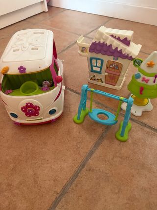 Casa de muñecas y accesorios