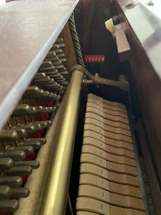 Piano vertical Schimmel + sillín acolchado