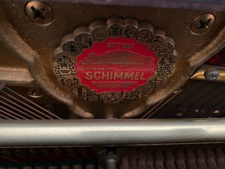 Piano vertical Schimmel + sillín acolchado