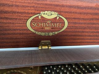 Piano vertical Schimmel + sillín acolchado