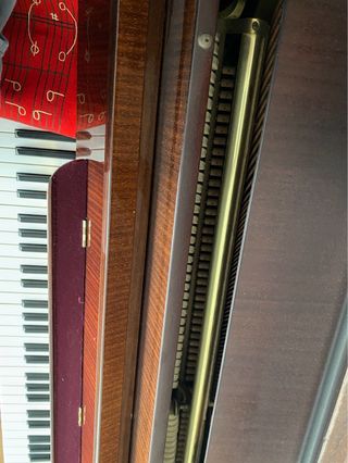 Piano vertical Schimmel + sillín acolchado