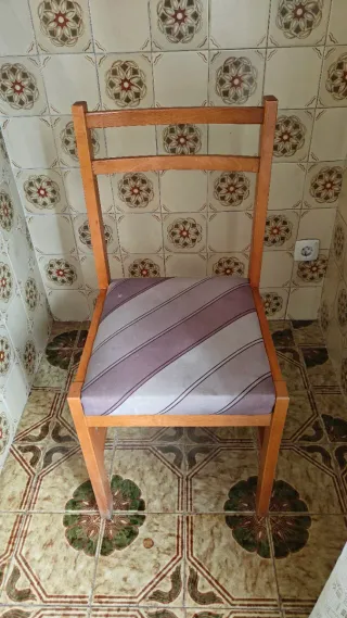 Mesa de cocina y 2 sillas