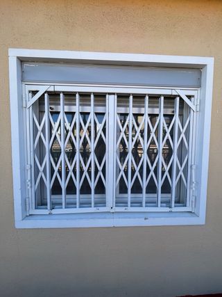 Reja metálica de seguridad plegable