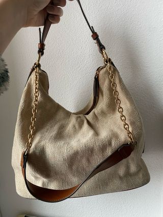 Bolso de mano beige y marrón