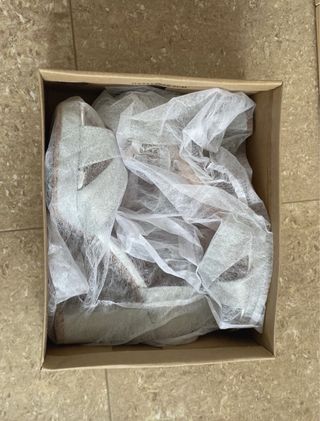 Tacones plateados de fiesta