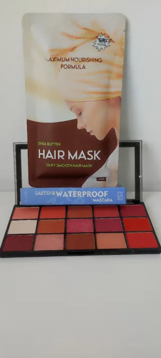 Set Maquillaje: Máscara Pestañas y Sombras De ojo.