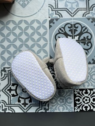 Zapatillas bebé peluche orejas