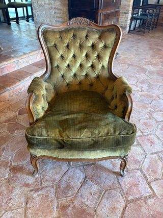 Sofá de terciopelo verde y dorado