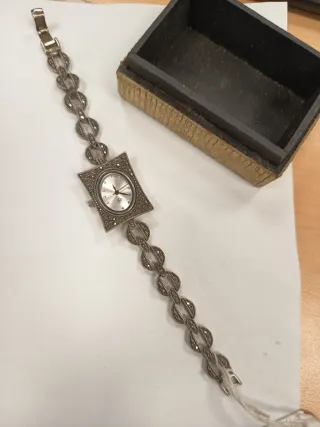 Reloj de pulsera con eslabones