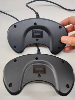 Sega Mega Drive Mini Console + 2 Controller