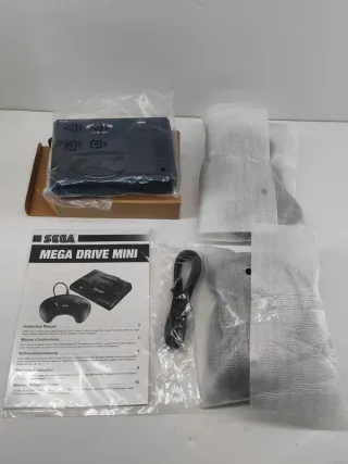 Sega Mega Drive Mini Console + 2 Controller
