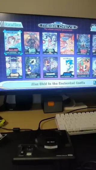 Sega Mega Drive Mini Console + 2 Controller