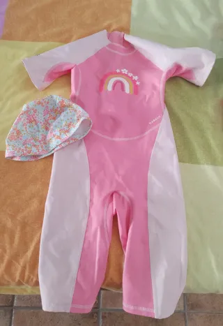 Neopreno niña con gorro arcoíris talla 5-6 años