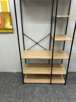 Estantería con colgador *Paga en Casa*