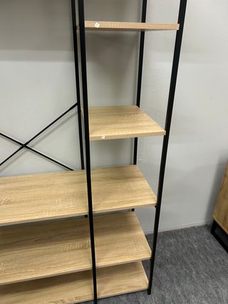 Estantería con colgador *Paga en Casa*