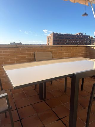 Mesa extensible y 4 sillas exterior