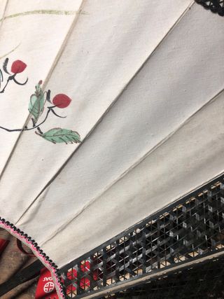 Abanico decorado con flores