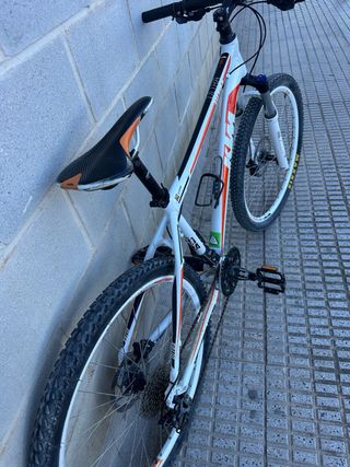 Bicicleta KTM S Blanca y Naranja