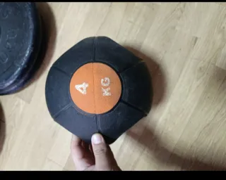 Kettlebell 10kg + Balones 4kg y 6kg