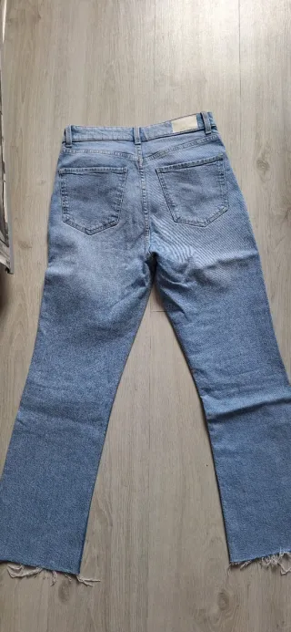 Pantalón vaquero cropped flare