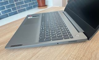 Portátil Lenovo IdeaPad 3