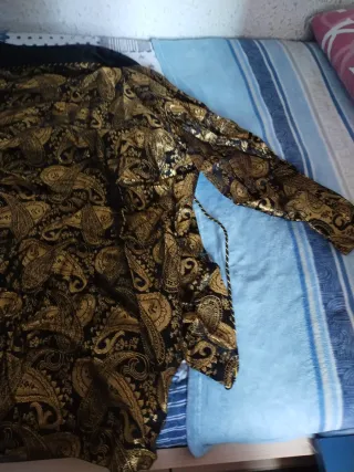 Bata India Negra y Dorada Talla Única