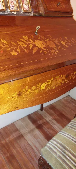 Escritorio antiguo madera y metal