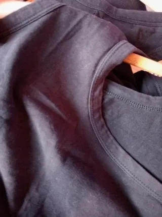 Camiseta tirantes negra sin manga