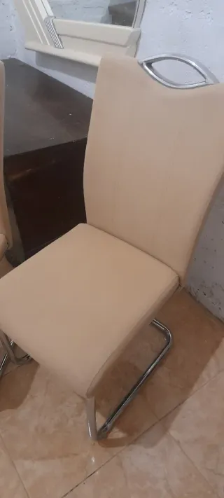 Sillas tipo Hallen color beige