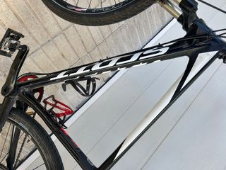 Bicicleta Scott MTB Carbono. Molto leggera.