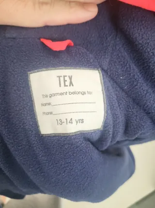 Chaquetón acolchado rojo con capucha