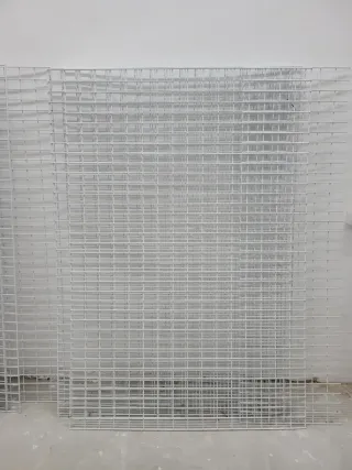 Rejas metálicas blancas