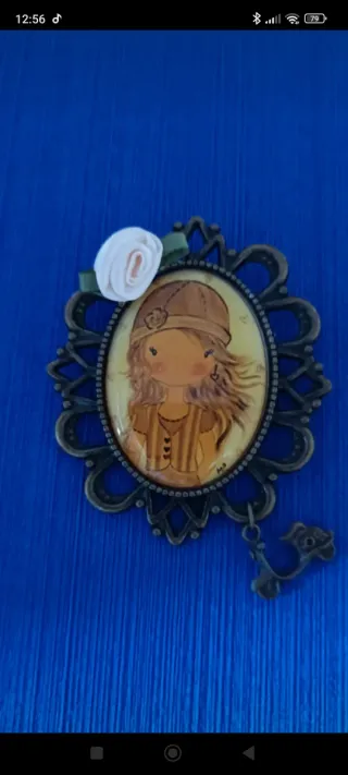 Broche camafeo artesanal niña