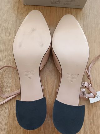 Zapatos tacón Uterqüe beige y negro