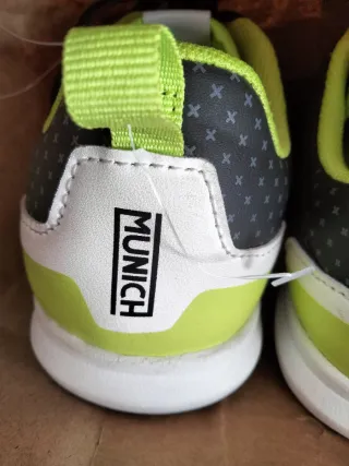 Zapatillas Fútbol Sala Munich Negras y Verdes