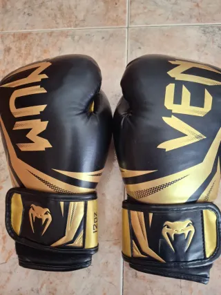 Guantes Boxeo Venum Negros y Dorados 12oz