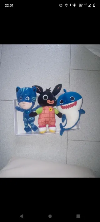 Lotto 3 peluches: Cat, Bing, Baby Shark