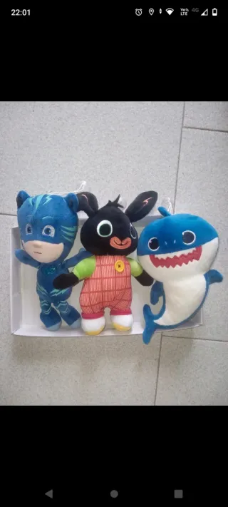 Lotto 3 peluches: Cat, Bing, Baby Shark