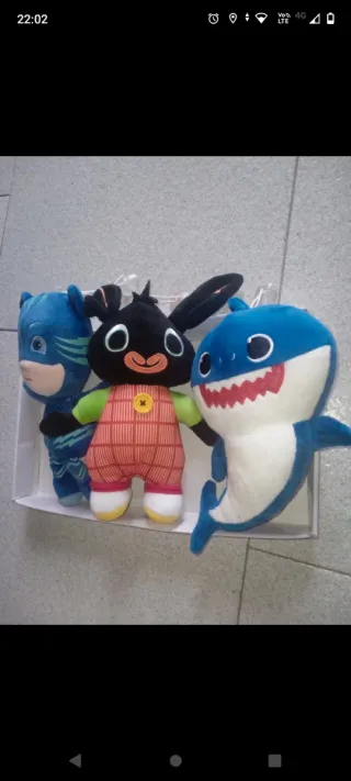 Lotto 3 peluches: Cat, Bing, Baby Shark